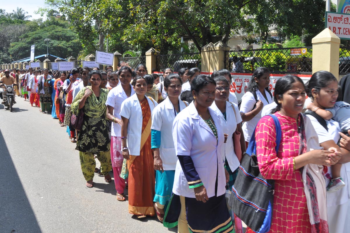 ಚಿಕ್ಕಮಗಳೂರು: ವಿವಿಧ ಬೇಡಿಕೆಗಳಿಗೆ ಆಗ್ರಹಿಸಿ ಆರೋಗ್ಯ ಇಲಾಖೆ ನೌಕರರ ಧರಣಿ