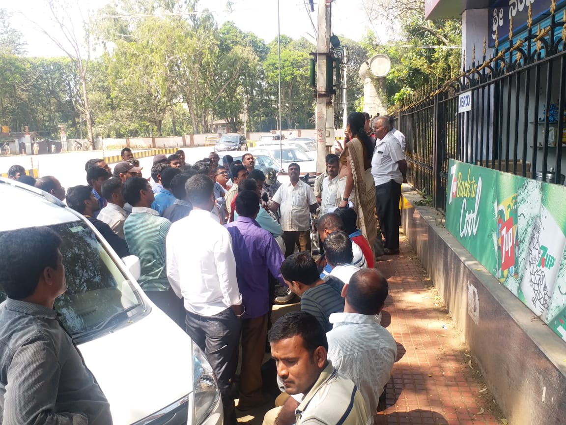 ಕೆಎಸ್ಸಾರ್ಟಿಸಿ ಅಧಿಕಾರಿಗಳಿಂದ ನೌಕರರಿಗೆ ಕಿರುಕುಳ ಆರೋಪ: ನ್ಯಾಯಕ್ಕಾಗಿ ಚಿಕ್ಕಮಗಳೂರು ಎಸ್ಪಿ, ಡಿಸಿಗೆ ಮೊರೆ