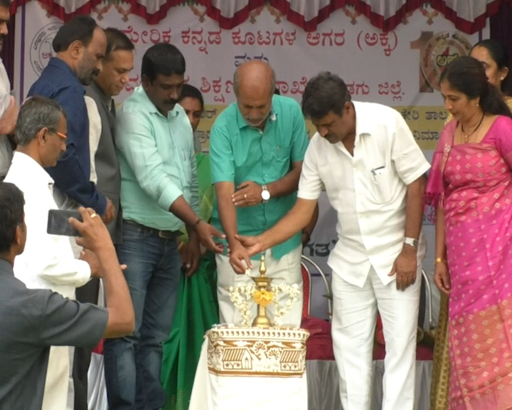 ಮಳೆಹಾನಿ ಮಕ್ಕಂದೂರಿಗೆ ಅಮೆರಿಕಾ ಅಕ್ಕ ಸಂಸ್ಥೆಯ ಸಹಾಯಹಸ್ತ: ಶಾಲೆ ನಿರ್ಮಾಣಕ್ಕೆ ಶಂಕುಸ್ಥಾಪನೆ