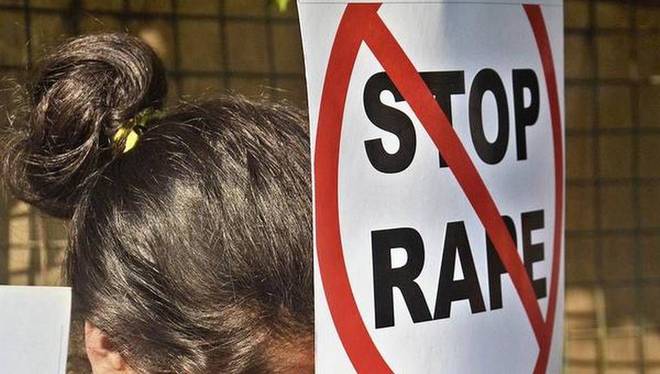 ಮಹಿಳೆಯ ಮೇಲೆ ಅತ್ಯಾಚಾರ ಎಸಗಿದ ಯುವತಿಯ ವಿರುದ್ಧ ಪ್ರಕರಣ ದಾಖಲಿಸದ ಪೊಲೀಸರು!