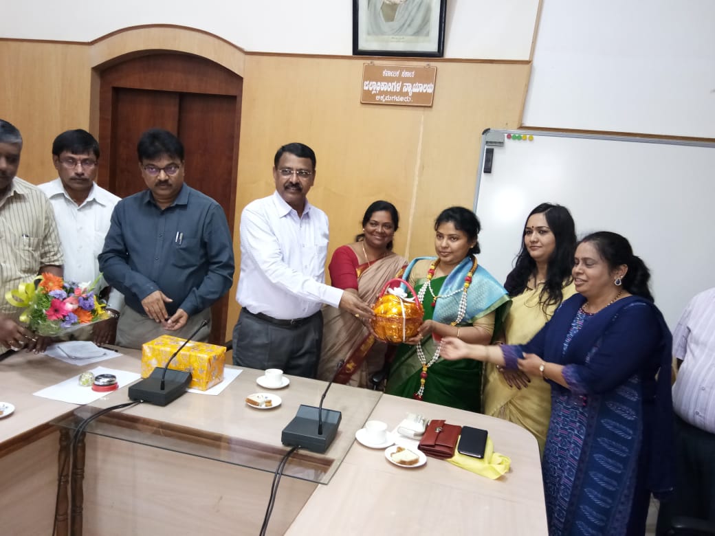 ಸಾರ್ವಜನಿಕರಿಗೆ ಸ್ಪಂದಿಸಿ ಉತ್ತಮವಾಗಿ ಕೆಲಸ ಮಾಡಿ: ಚಿಕ್ಕಮಗಳೂರು ಡಿಸಿ ಶ್ರೀರಂಗಯ್ಯ