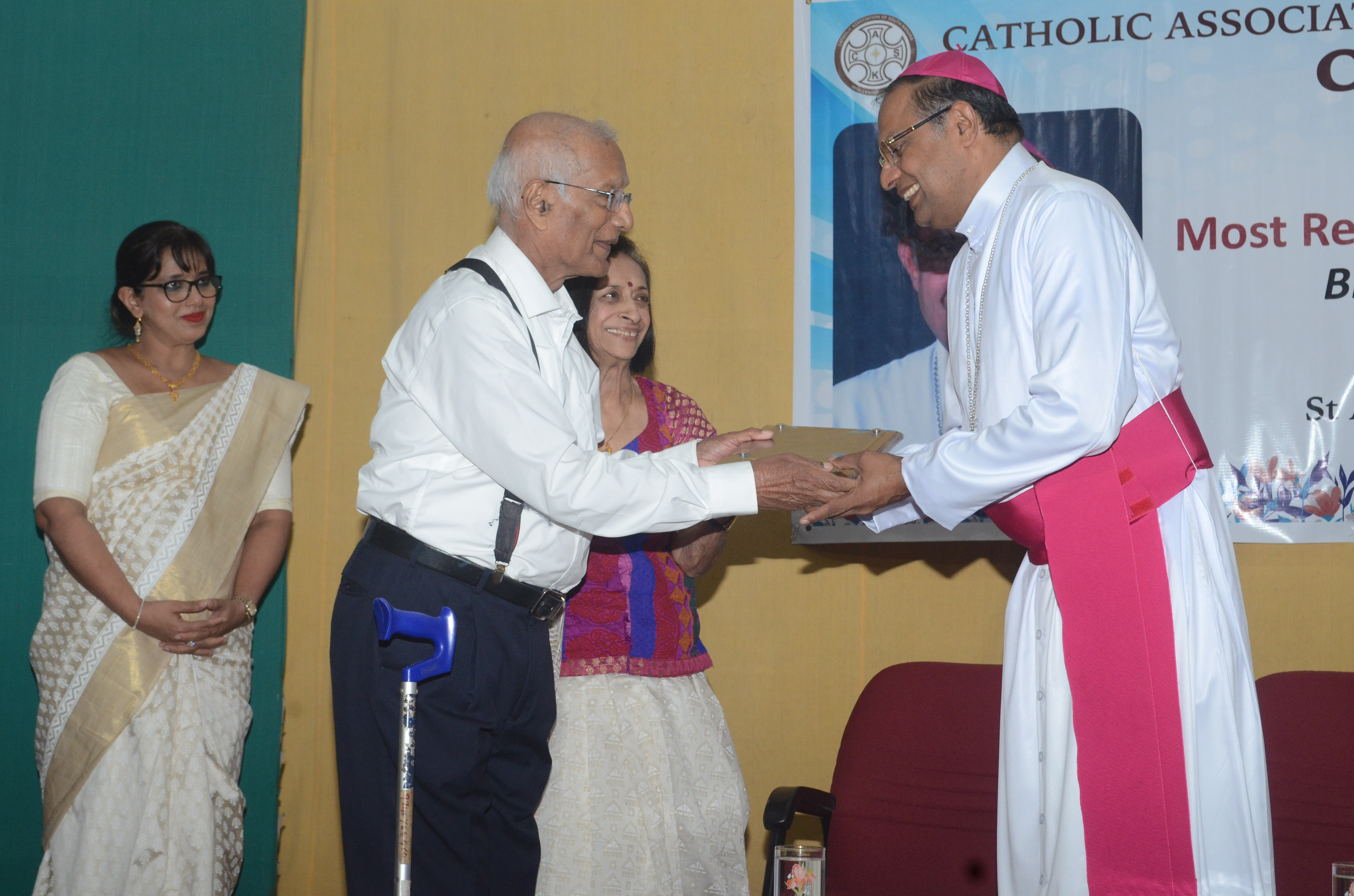 ಬಿಷಪ್ ಡಾ.ಪೀಟರ್ ಪಾವ್ಲ್ ಸಲ್ಡಾನ್ಹಗೆ ಸನ್ಮಾನ