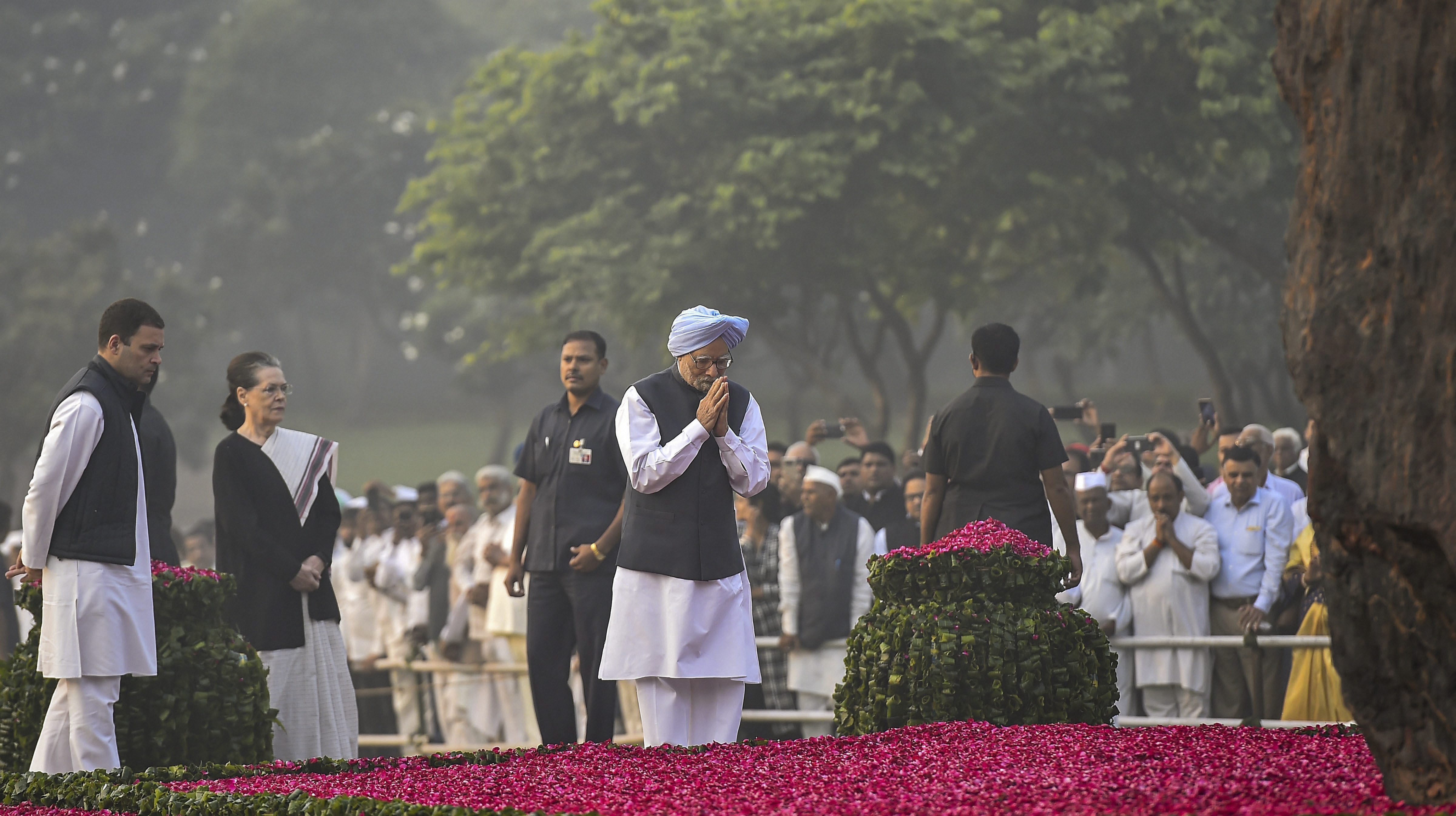 ಇಂದಿರಾಗಾಂಧಿ ಪುಣ್ಯತಿಥಿ: ಸೋನಿಯಾ, ರಾಹುಲ್, ಮನಮೋಹನ್ ರಿಂದ ಶ್ರದ್ಧಾಂಜಲಿ