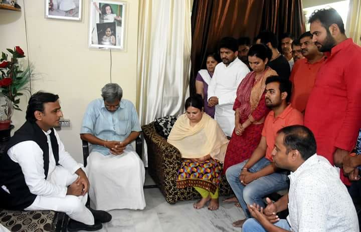 ತಿವಾರಿ ಕುಟುಂಬಕ್ಕೆ 5 ಕೋಟಿ ಪರಿಹಾರ ನೀಡಬೇಕು ಎಂದ ಅಖಿಲೇಶ್!