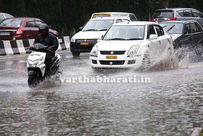 ಬೆಂಗಳೂರಿನಲ್ಲಿ ಮುಂದುವರಿದ ಮಳೆ: ದಿನವಿಡೀ ಮೋಡ ಕವಿತ ವಾತಾವರಣ