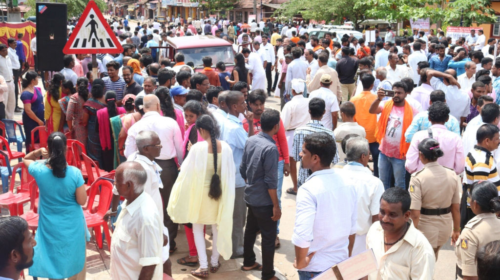 ಅಳಿಯೂರಿನಲ್ಲಿ ಬೆದರಿಕೆಯನ್ನು ಖಂಡಿಸಿ ಪ್ರತಿಭಟನೆ