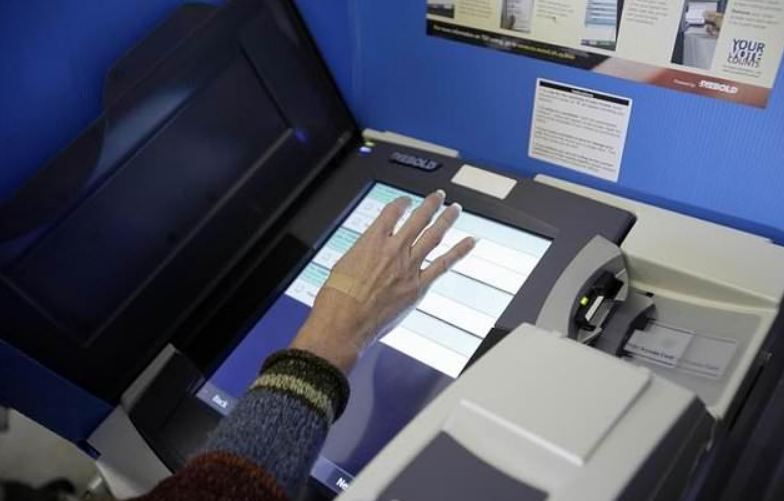 ಅಮೆರಿಕದ ಮತಯಂತ್ರಗಳನ್ನು ಸುಲಭವಾಗಿ ಹ್ಯಾಕ್ ಮಾಡಿದ ವಿಜ್ಞಾನಿ