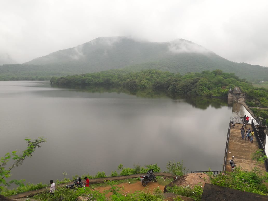 ಹನೂರು: ಭಾರಿ ಮಳೆಗೆ ಭರ್ತಿಯಾದ ಯಾರಂಬಾಡಿ ಜಲಾಶಯ
