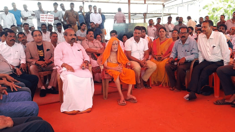 ಮರಳು ಸಮಸ್ಯೆ ಪರಿಹರಿಸದಿದ್ದರೆ ನ.10ರಿಂದ ಉಪವಾಸ ಆಚರಣೆ: ಪೇಜಾವರ ಶ್ರೀ