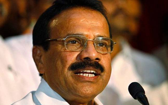 ಕಾಂಗ್ರೆಸ್ ಆಮಿಷಕ್ಕೆ ಬಲಿಯಾದ ಬಿಜೆಪಿ ಅಭ್ಯರ್ಥಿ ಚಂದ್ರಶೇಖರ್ ಒಬ್ಬ ದ್ರೋಹಿ : ಕೇಂದ್ರ ಸಚಿವ ಸದಾನಂದಗೌಡ