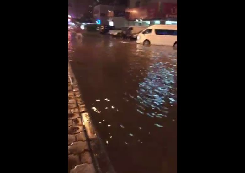 ಕುವೈತ್ ನಲ್ಲಿ ಮುಂದುವರಿದ ಮಳೆ : ರಸ್ತೆ ಸಂಚಾರದಲ್ಲಿ ವ್ಯತ್ಯಯ, ವಿದ್ಯುತ್ ಸ್ಥಗಿತ