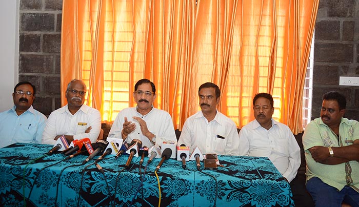 ಟಿ.ಬಿ.ಜಯಚಂದ್ರರನ್ನು ಗಲ್ಲಿಗೇರಿಸಿ: ಮಾಜಿ ಸಚಿವ ಸೊಗಡು ಶಿವಣ್ಣ