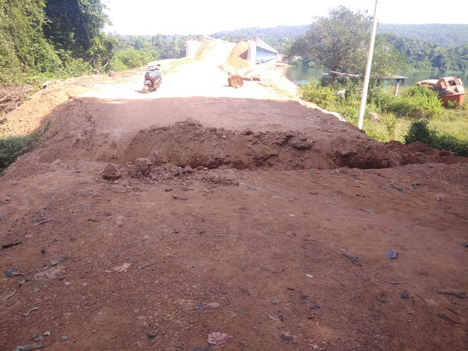 ಮಣಿಪಾಲ: ಸಂಪರ್ಕ ರಸ್ತೆ ಅಗೆದ ಕಿಡಿಗೇಡಿಗಳು