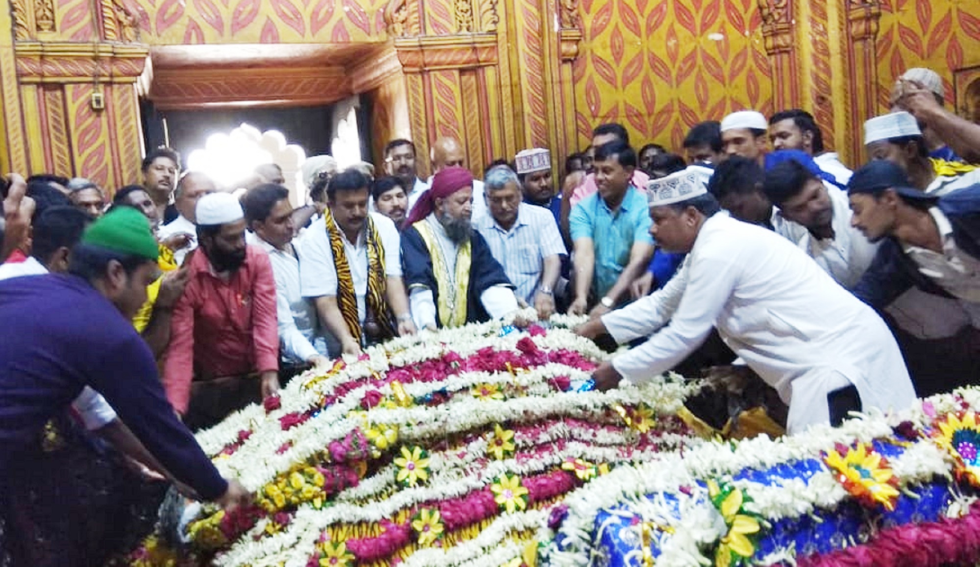 ಶ್ರೀರಂಗಪಟ್ಟಣ: ಟಿಪ್ಪು ಸಮಾಧಿಗೆ ಶಾಸಕ ರವೀಂದ್ರ ಪುಷ್ಪಾರ್ಚನೆ