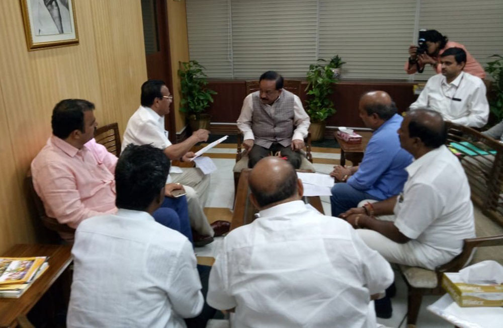 ಮರಳು ಸಮಸ್ಯೆ: ಶಾಸಕರ ನಿಯೋಗದಿಂದ ಕೇಂದ್ರ ಸಚಿವರ ಭೇಟಿ