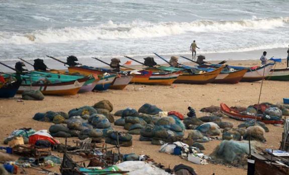 ಚೆನ್ನೈಯತ್ತ ದಿಕ್ಕು ಬದಲಿಸಿದ ‘ಗಜ’: ನ.15ರಂದು 6 ಜಿಲ್ಲೆಯ ಶಾಲೆಗಳಿಗೆ ರಜೆ ಘೋಷಣೆ