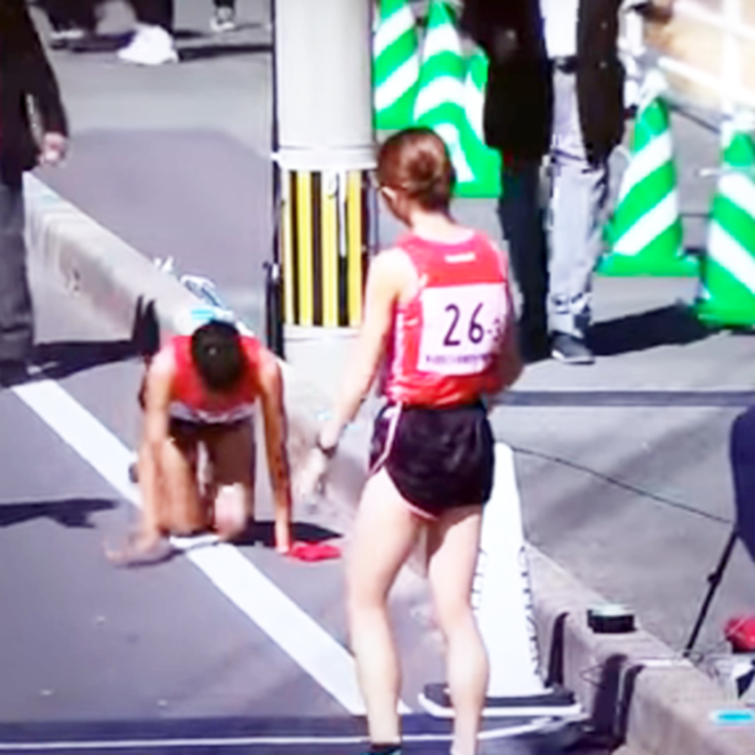 ಕಾಲು ಮುರಿದರೂ ಓಟ ಪೂರ್ಣಗೊಳಿಸಿದ ಜಪಾನ್‌ನ ಅಥ್ಲೀಟ್ !