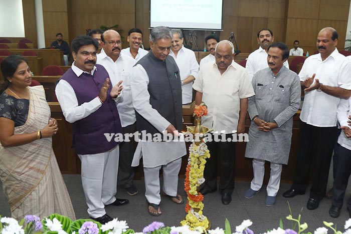 ಕಲಾಪಕ್ಕೆ ಯಾವುದೇ ಕಾರಣಕ್ಕೂ ಗೈರು ಹಾಜರಾಗಬೇಡಿ: ಸ್ಪೀಕರ್ ರಮೇಶ್ ಕುಮಾರ್