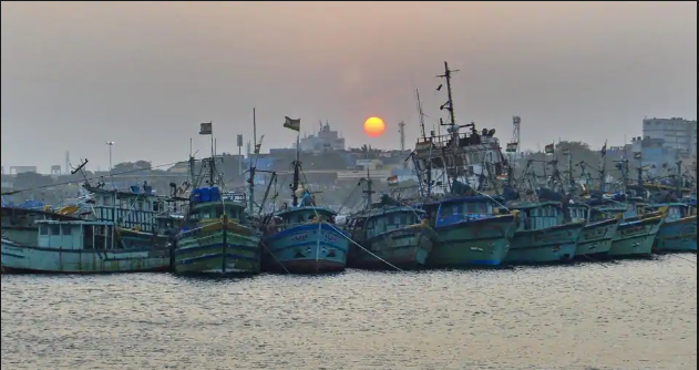 ಕೆಲವೇ ನಿಮಿಷಗಳಲ್ಲಿ ತಮಿಳುನಾಡಿಗೆ ಅಪ್ಪಳಿಸಲಿರುವ ‘ಗಜ’: 26 ಸಾವಿರ ಜನರ ಸ್ಥಳಾಂತರ