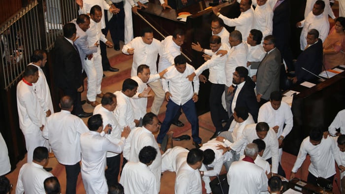 ಲಂಕಾ ಸಂಸತ್ತಿನಲ್ಲಿ ಮಾರಾಮಾರಿ: ಓರ್ವ ಸಂಸದ ಆಸ್ಪತ್ರೆಗೆ