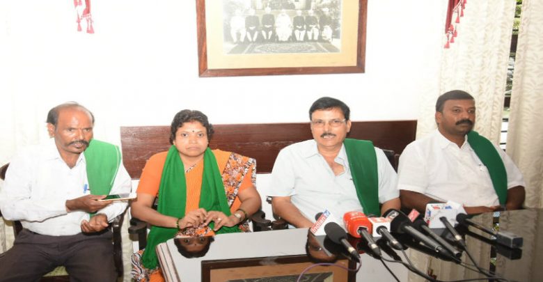 ಸಿಎಂ ಕುಮಾರಸ್ವಾಮಿ ರೈತರ ಕ್ಷಮೆಯಾಚಿಸಲಿ: ಕುರುಬೂರು ಶಾಂತಕುಮಾರ್ ಒತ್ತಾಯ