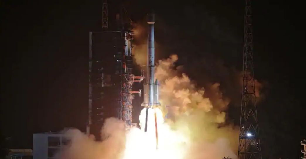 ಚೀನಾ: 5 ಉಪಗ್ರಹಗಳನ್ನು ಹೊತ್ತು ಬಾಹ್ಯಾಕಾಶಕ್ಕೆ ಹಾರಿದ ರಾಕೆಟ್