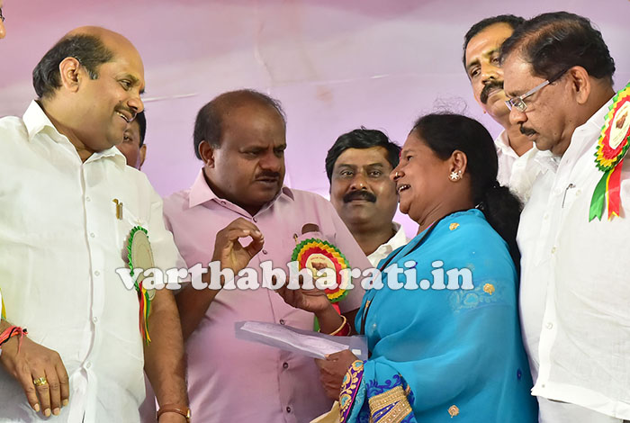 ಬೀದಿ ಬದಿ ವ್ಯಾಪಾರಿಗಳು ಉದ್ಯಮಿಗಳಾಗಿ ಬೆಳೆಯಲಿ: ಮುಖ್ಯಮಂತ್ರಿ ಕುಮಾರಸ್ವಾಮಿ