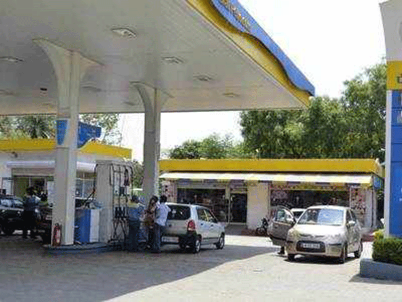 ​ಚುನಾವಣೆ ಹಿನ್ನೆಲೆ: ಹೆಜ್ಜೆ ಹೆಜ್ಜೆಗೂ ಪೆಟ್ರೋಲ್ ಪಂಪ್