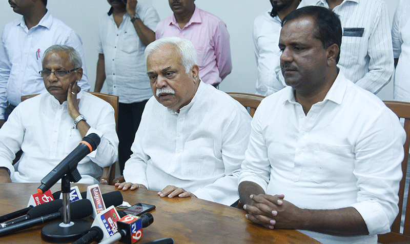 ದ.ಕ. ಜಿಲ್ಲೆಯ ಕಂದಾಯ ಇಲಾಖೆಗೆ ಸಂಬಂಧಿಸಿದ ಸಮಸ್ಯೆಗಳಿಗೆ ಶೀಘ್ರ ಪರಿಹಾರ: ಸಚಿವ ದೇಶಪಾಂಡೆ