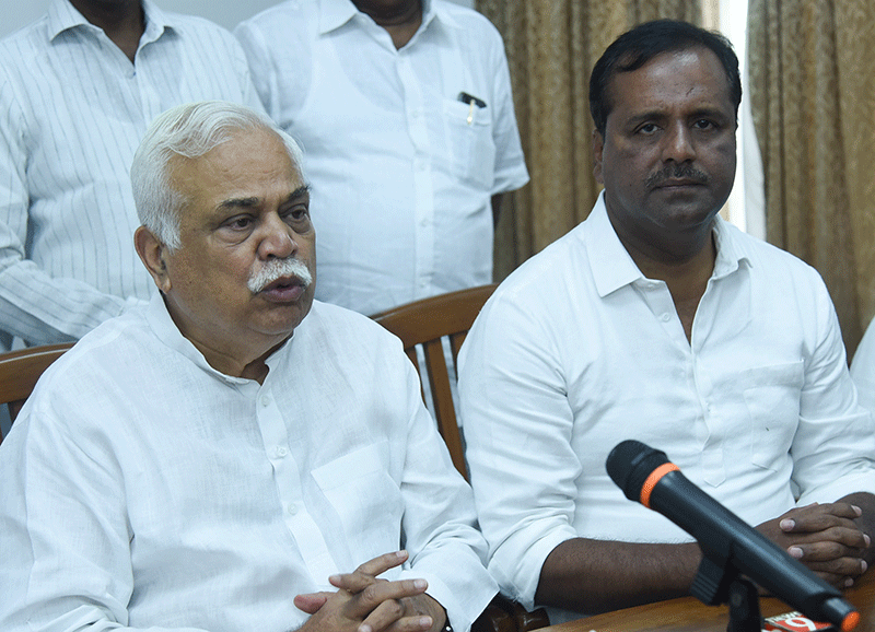 ರಾಜ್ಯದ ಮೀನಿಗೆ ಗೋವಾ ನಿಷೇಧ ಹೇರಿಲ್ಲ: ಸಚಿವ ದೇಶಪಾಂಡೆ