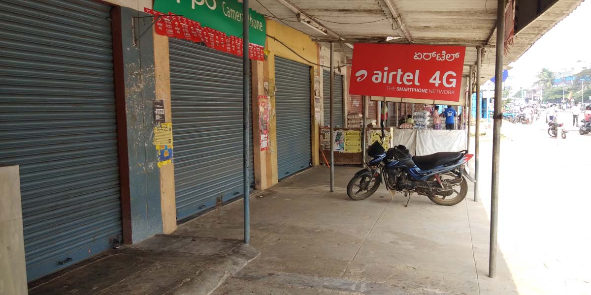 ಅಂಬರೀಶ್ ನಿಧನ ಹಿನ್ನೆಲೆ: ಮಂಡ್ಯದಲ್ಲಿ ಸ್ವಯಂಪ್ರೇರಿತ ಬಂದ್ ಮೂಲಕ ಶ್ರದ್ಧಾಂಜಲಿ