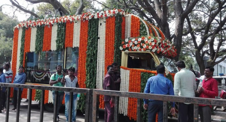 ಅಂಬರೀಶ್ ಪಾರ್ಥಿವ ಶರೀರದ ಮೆರವಣಿಗೆ ಆರಂಭ