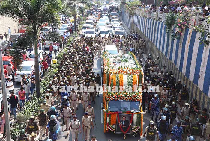 ಸಕಲ ಸರಕಾರಿ ಗೌರವಗಳೊಂದಿಗೆ ಅಂಬಿಗೆ ಅಂತಿಮ ವಿದಾಯ