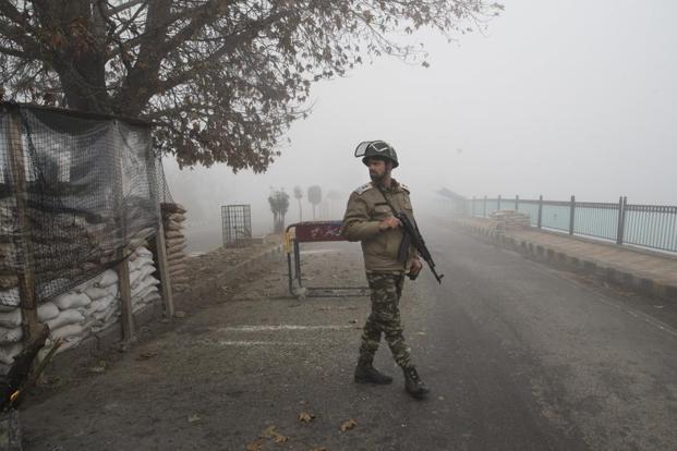 ಕಾಶ್ಮೀರ: ಪ್ರತ್ಯೇಕ ಎನ್‌ಕೌಂಟರ್‌ನಲ್ಲಿ 3 ಉಗ್ರರ ಹತ್ಯೆ, ಯೋಧ ಸಾವು