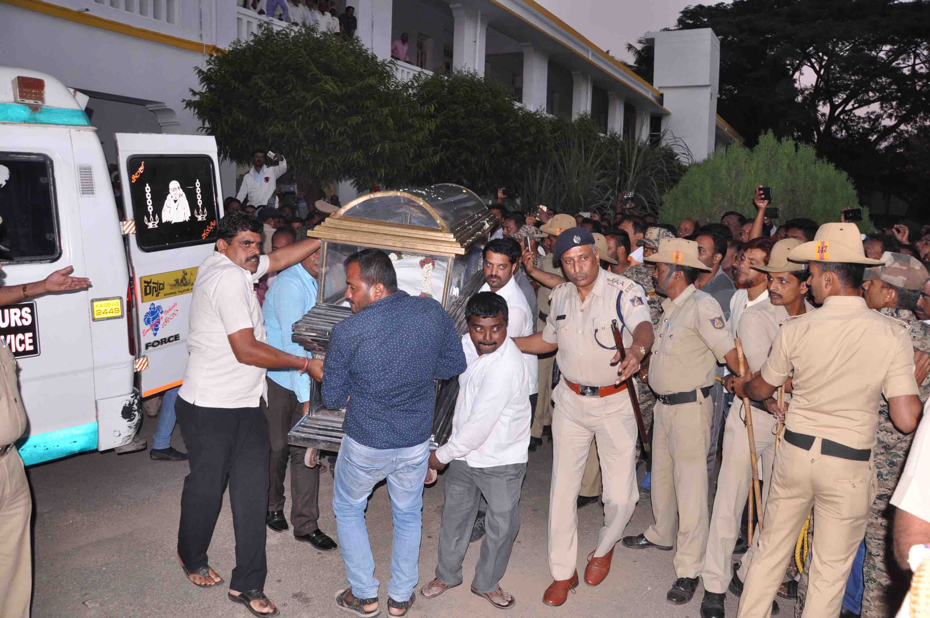 ಹಾಸನ: ಹೆಚ್.ಎಸ್.ಪ್ರಕಾಶ್ ಅಂತಿಮ ದರ್ಶನಕ್ಕೆ ಭಾರೀ ಜನಸ್ತೋಮ; ಬುಧವಾರ ಅಂತ್ಯಸಂಸ್ಕಾರ