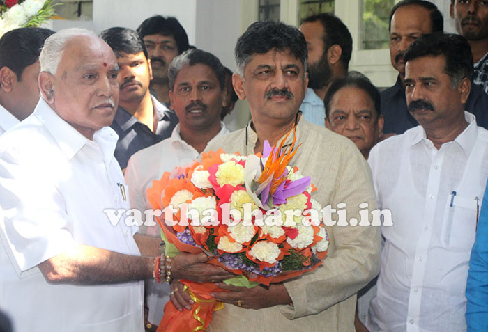 ಸಚಿವ ಡಿಕೆಶಿ- ಯಡಿಯೂರಪ್ಪ ದಿಢೀರ್ ಭೇಟಿ: ರಾಜಕೀಯ ವಲಯದಲ್ಲಿ ತೀವ್ರ ಕುತೂಹಲ