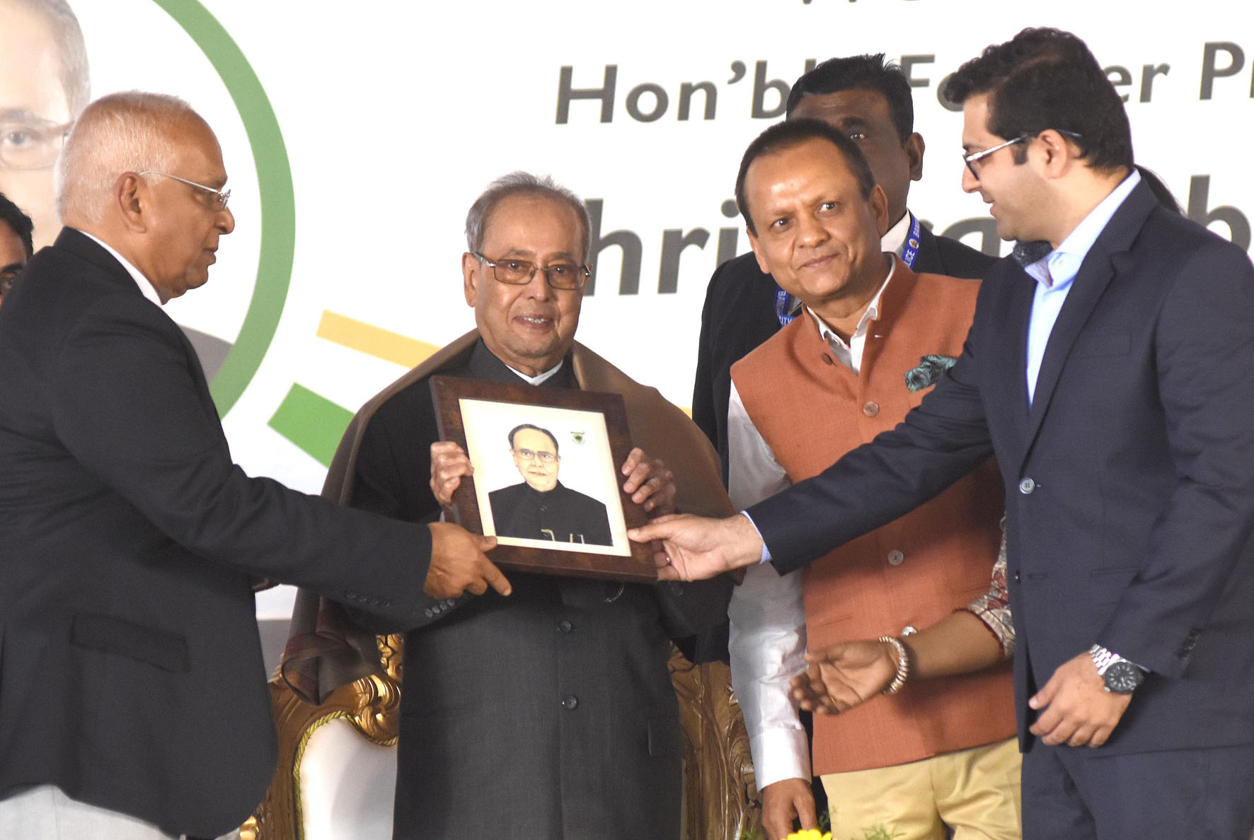 ಸಾಮಾಜಿಕ-ಆರ್ಥಿಕ ಅಸಮಾನತೆ ಹೋಗಲಾಡಿಸಲು ಶಿಕ್ಷಣವೇ ಮಂತ್ರ: ಪ್ರಣವ್ ಮುಖರ್ಜಿ