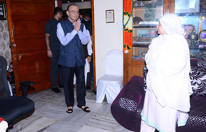 ಸಚಿವ ಅರುಣ್‌ ಜೇಟ್ಲಿಯಿಂದ ಜಾಫರ್ ಶರೀಫ್ ಕುಟುಂಬಸ್ಥರಿಗೆ ಸಾಂತ್ವನ