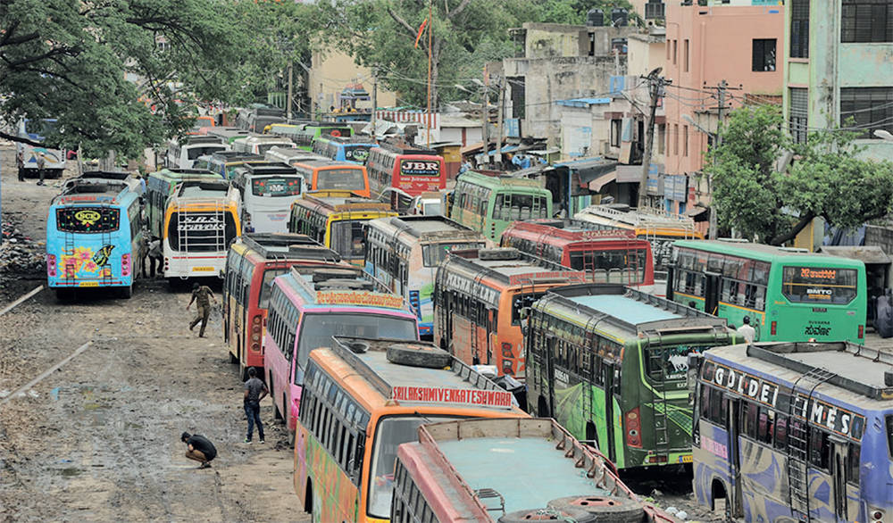 ಅಧಿಕ ಟಿಕೆಟ್ ದರ ವಸೂಲಿ: 50 ಖಾಸಗಿ ಬಸ್‌ಗಳ ಮೇಲೆ ದಾಳಿ, ಕೇಸ್ ದಾಖಲು