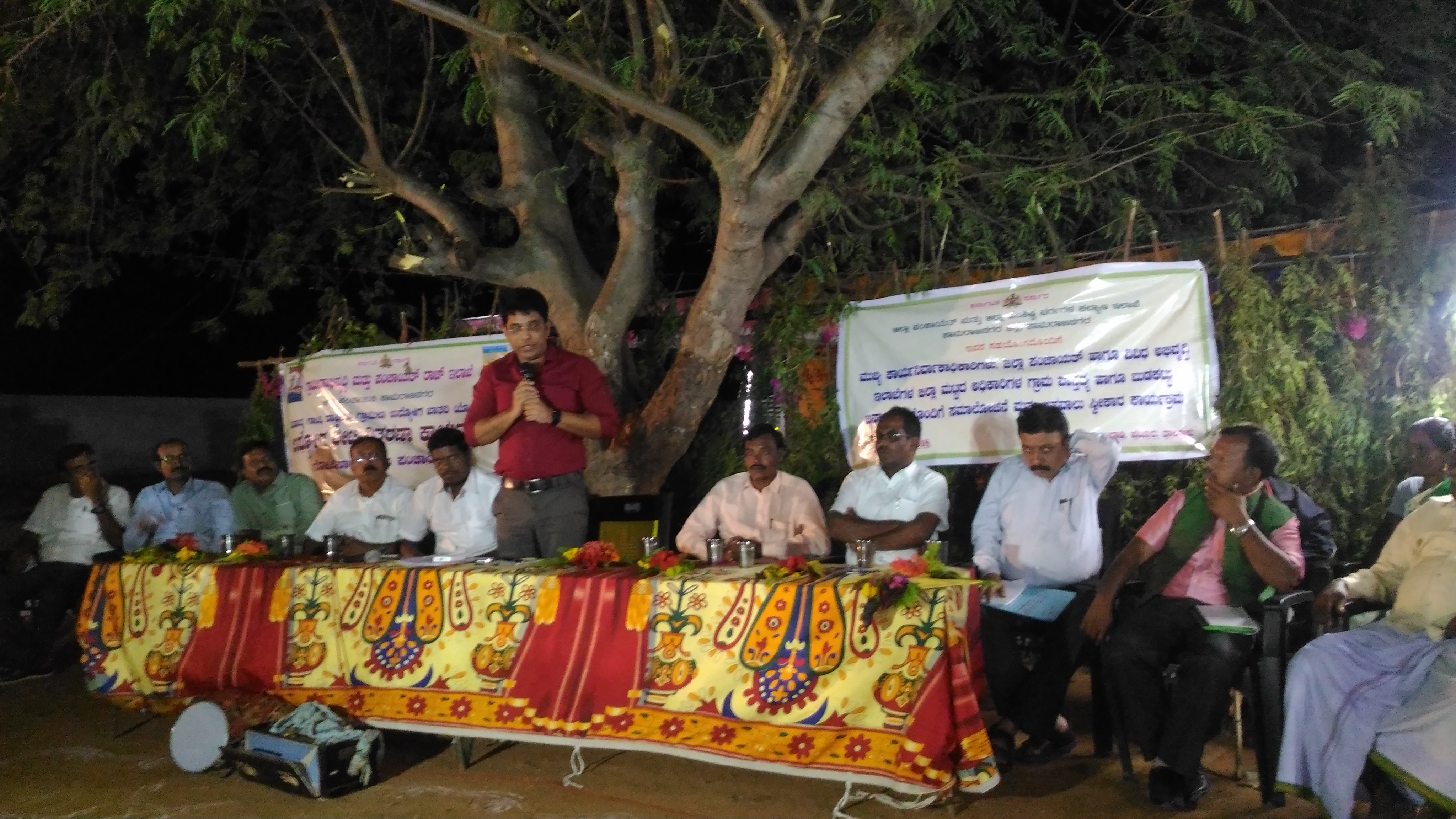 ಹನೂರು: ಅಧಿಕಾರಿಗಳ ಗ್ರಾಮ ವಾಸ್ತವ್ಯ, ಸಮಾಲೋಚನೆ, ಅಹವಾಲು ಸ್ವಿಕಾರ ಕಾರ್ಯಕ್ರಮ