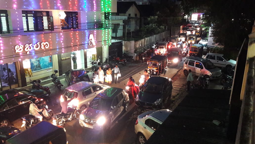 ಉಡುಪಿ ನಗರಾದ್ಯಂತ ಟ್ರಾಫಿಕ್ ಜಾಮ್ ಕಿರಿಕಿರಿ !