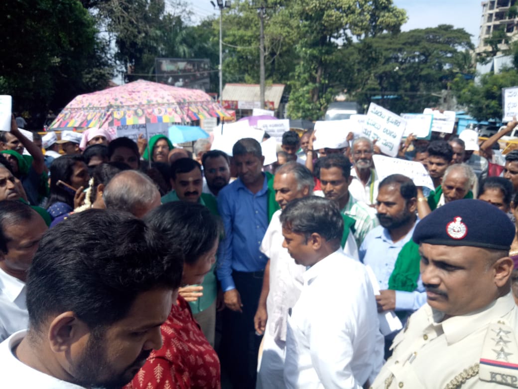 ಎಂಆರ್‌ಪಿಎಲ್‌ನಿಂದ ಹೆಚ್ಚುವರಿ ಭೂಸ್ವಾಧೀನ ಪ್ರಕ್ರಿಯೆ: ಕರಾವಳಿ ಕರ್ನಾಟಕ ಜನಾಭಿವೃದ್ಧಿ ವೇದಿಕೆ ಪ್ರತಿಭಟನೆ