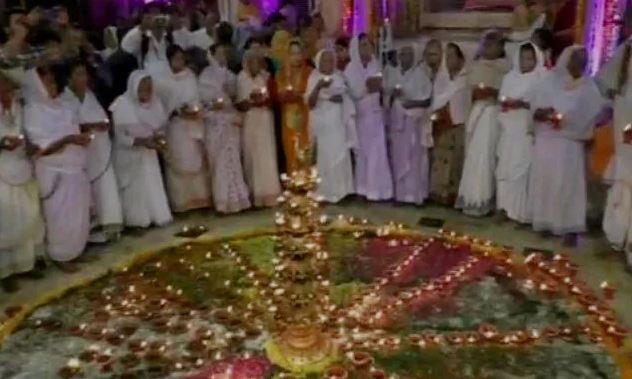 ಹಸಿರು ದೀಪಾವಳಿ ಆಚರಿಸಿದ ವೃಂದಾವನದ ವಿಧವೆಯರು