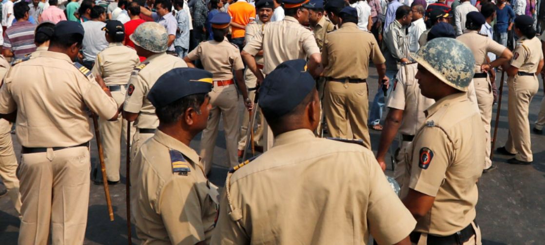 ಜೋರು ಧ್ವನಿಯಲ್ಲಿ ಹಾಡು ಹಾಕಿದ್ದ ವ್ಯಕ್ತಿಯ ಥಳಿಸಿ ಹತ್ಯೆಗೈದ ಪೊಲೀಸರು