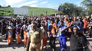 ಶಬರಿಮಲೆ : ಮಹಿಳೆಯ ದೇವಳ ಪ್ರವೇಶ ಕುರಿತಂತೆ ಘರ್ಷಣೆ; ಕ್ಯಾಮರಾಮ್ಯಾನ್ ಗೆ ಗಾಯ