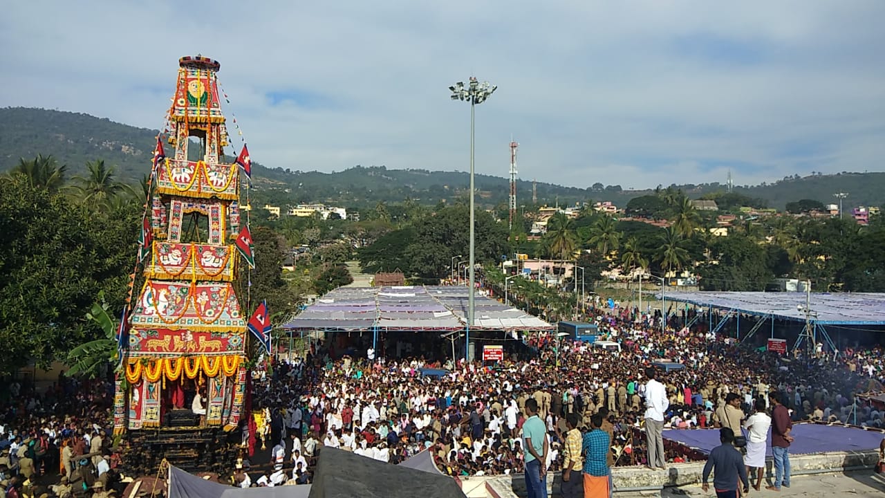 ಹನೂರು: ದೀಪಾವಳಿ ಪ್ರಯುಕ್ತ ಸಂಭ್ರಮದ ಮಹಾರಥೋತ್ಸವ