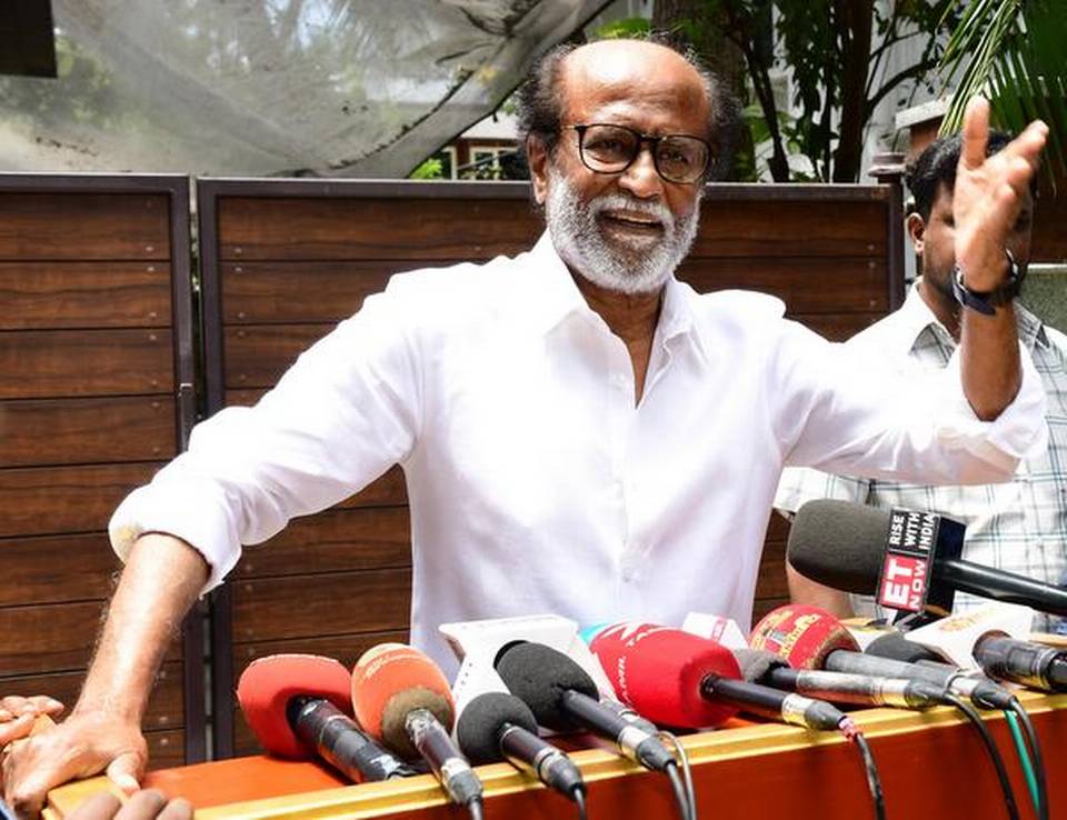 ನಿಮ್ಮ ವೈಚಾರಿಕತೆ ಯಾವುದು: ಎಐಎಡಿಎಂಕೆಗೆ ರಜನಿಕಾಂತ್ ತರಾಟೆ