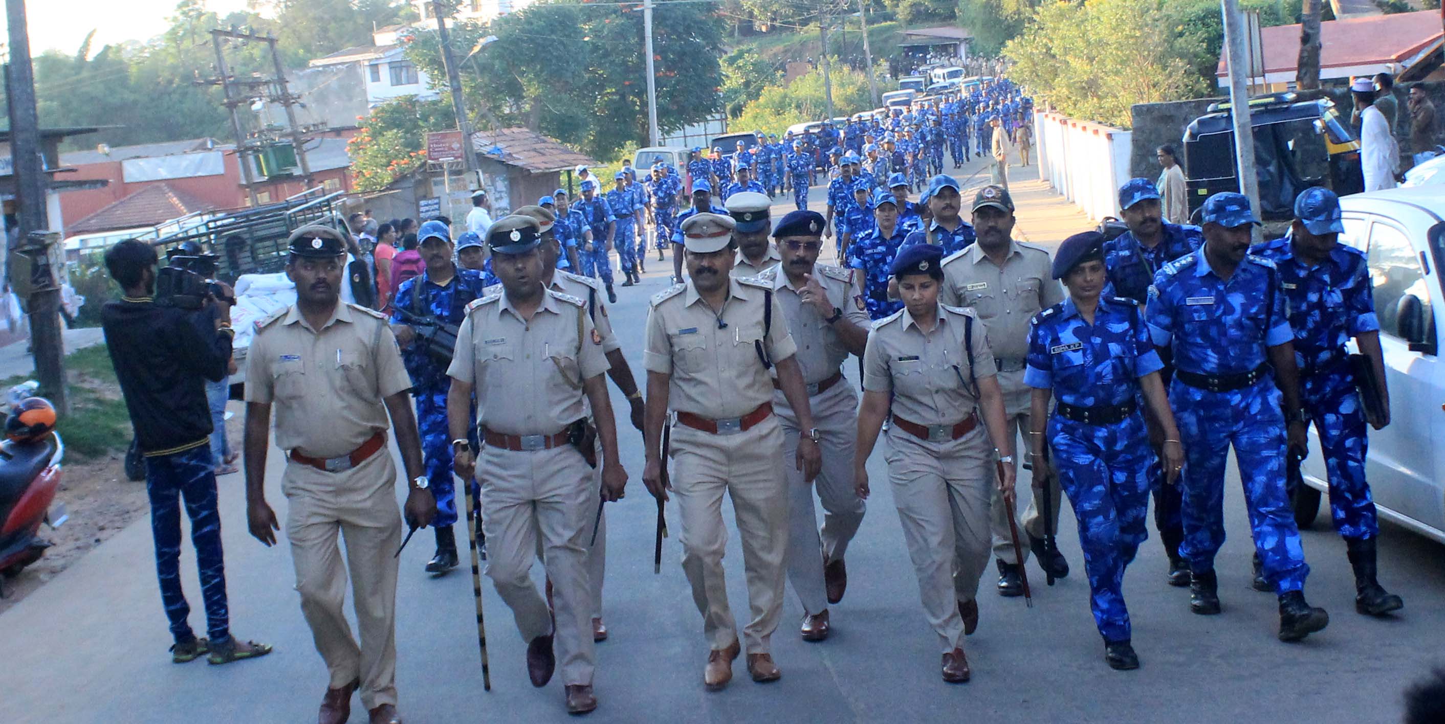 ಸ್ವಯಂ ಪ್ರೇರಿತ ಕೊಡಗು ಬಂದ್‍ಗೆ ಕರೆ: ಹಲವೆಡೆ ಪೊಲೀಸ್ ಸರ್ಪಗಾವಲು