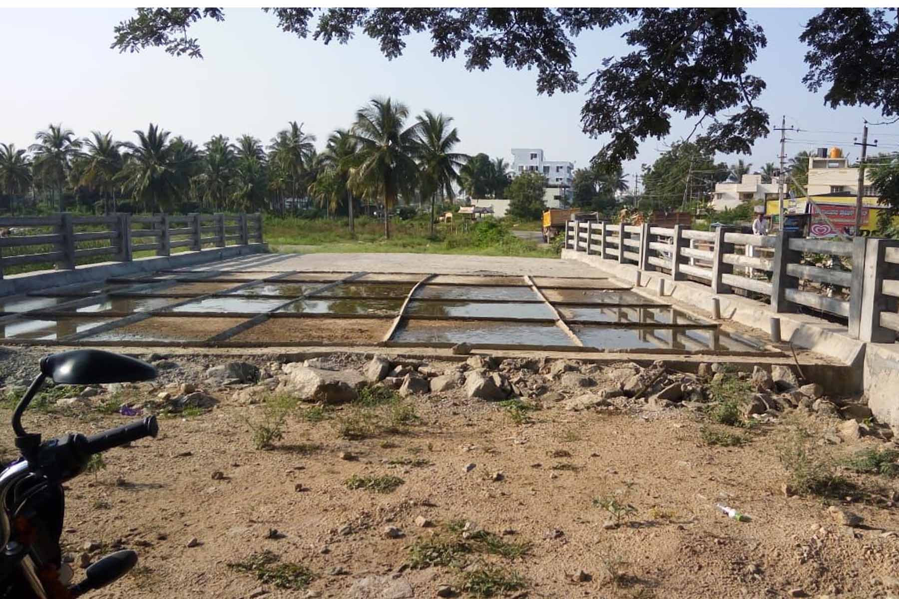 ಶಿವಮೊಗ್ಗ: ಕಾಮಗಾರಿ ಪೂರ್ಣಗೊಂಡರೂ ವಾಹನಗಳ ಸಂಚಾರಕ್ಕೆ ಮುಕ್ತವಾಗದ ಸೇತುವೆ