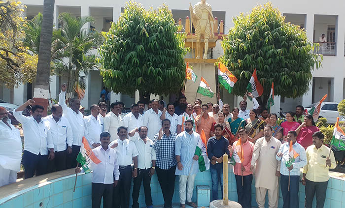 ದಾವಣಗೆರೆ: ನೋಟು ಅಮಾನ್ಯೀಕರಣ ಖಂಡಿಸಿ ಕಾಂಗ್ರೆಸ್ ನಿಂದ ಕರಾಳ ದಿನ ಆಚರಣೆ